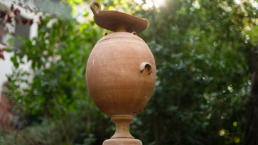 Kirithra terracotta jar, sculptural piece for a remarkable garden, Atelier De Maindis